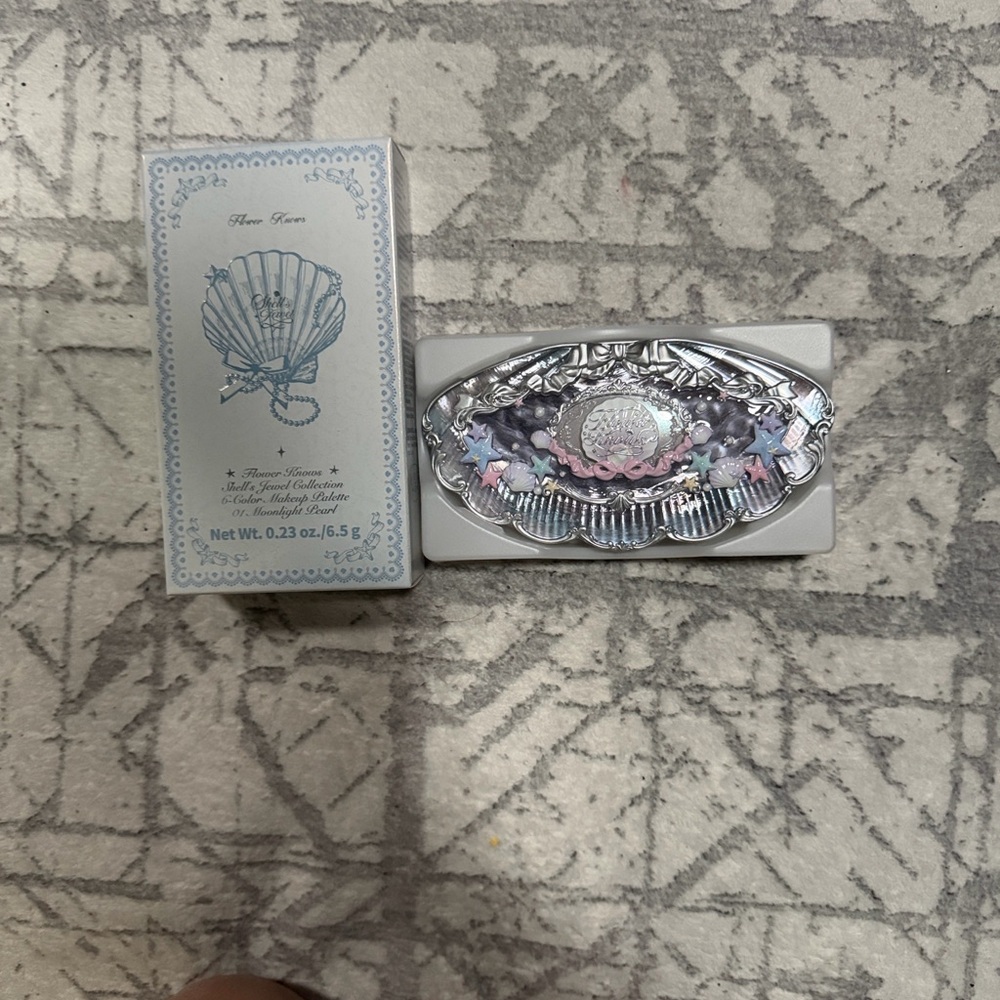 Flower knows 6-Color Makeup Palette - Pastel Silver Shell